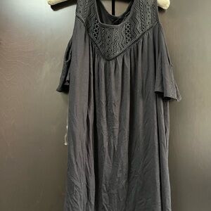 “Lane Bryant” 22/24 Shoulderless Top ((Like New))